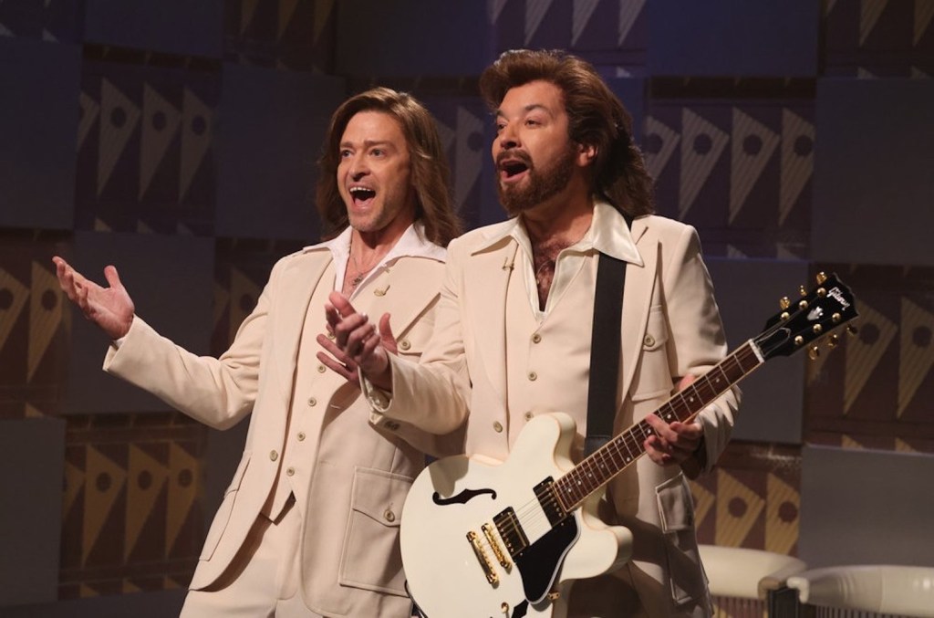 justin-timberlake-&-jimmy-fallon-return-with-‘barry-gibb-talk-show’-after-decade-long-absence-on-‘snl’:-watch