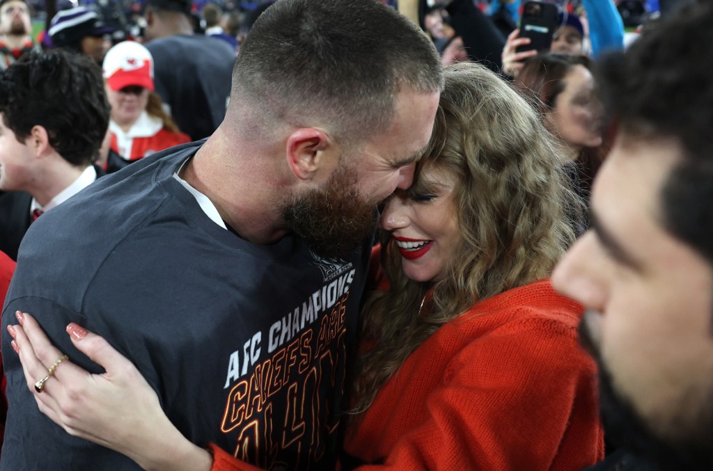 taylor-swift-kisses-travis-kelce-in-celebration-of-chiefs’-win-at-afc-championship game