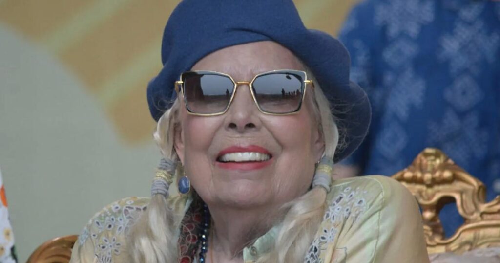 joni-mitchell-plots-first-los-angeles-appearance-since-2000