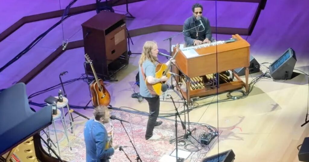 watch:-billy-strings-and-chris-thile-unite-for-first-collaborative-show,-cory-henry-sit-in