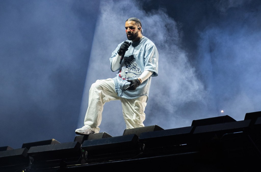 nine-best-moments-from-drake-&-j.-cole’s-it’s-all-a-blur-–-big-as-the-what?-tour-opening-night-in tampa