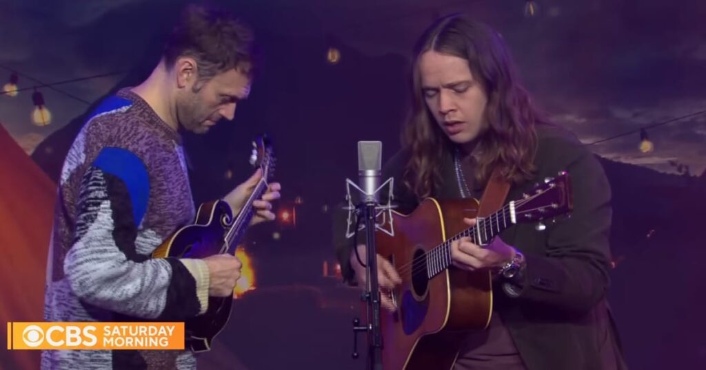 watch:-billy-strings-and-chris-thile-deliver-traditionals-on-‘cbs-saturday-morning’