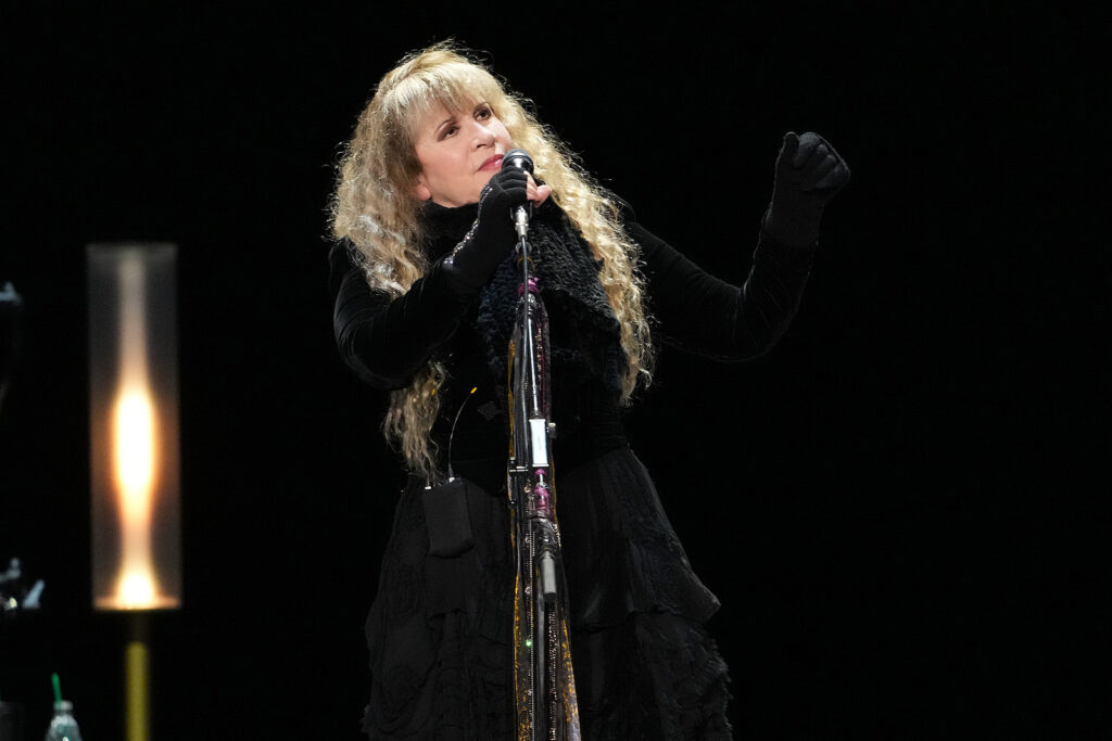 stevie-nicks-adds-more-dates-to-sprawling-us-tour