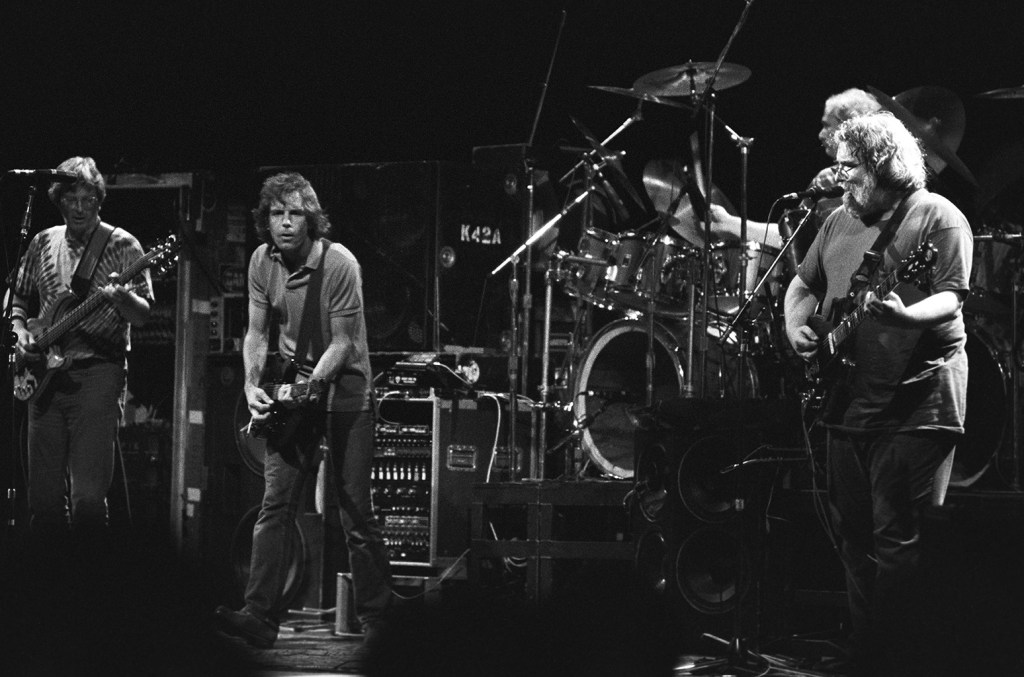 grateful-dead-breaks-record-for-most-top-40-albums-on-billboard 200