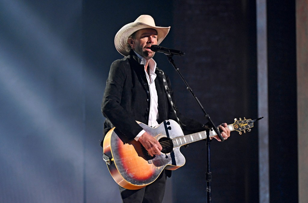 watch-toby-keith’s-final-television performance