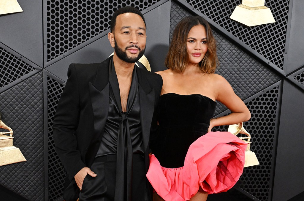 john-legend-&-chrissy-teigen’s-baby-daughter-esti-is walking