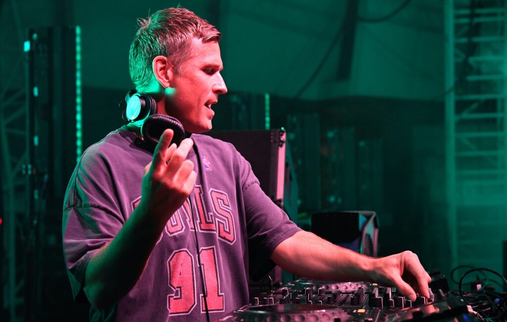 kaskade-to-replace-tiesto-as-first-super-bowl-dj-after-“personal-family-emergency”