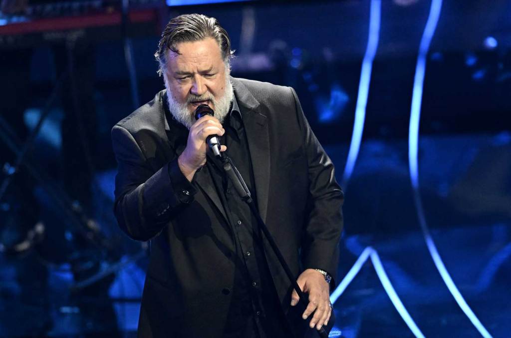 russell-crowe-singing-&-more-highlights-from-night-3-of-italy’s-sanremo 2024