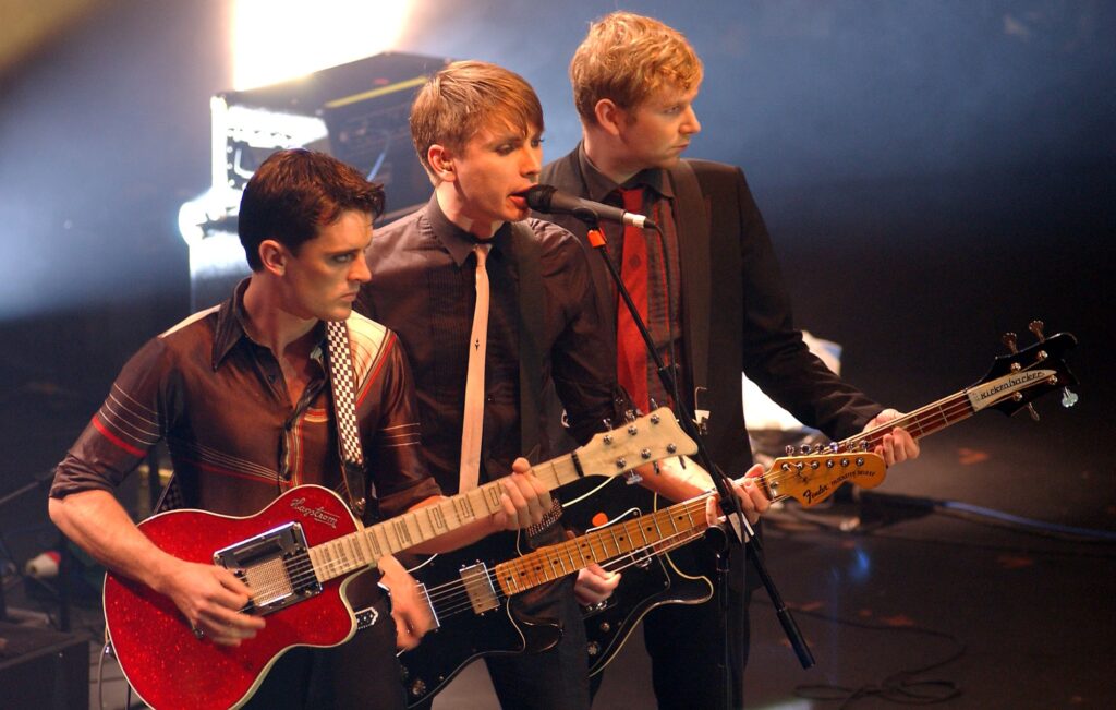 alex-kapranos-celebrates-the-20th-anniversary-of-franz-ferdinand’s-debut-album:-“don’t-be-afraid-to-dance”