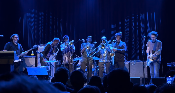 watch:-sun-ra-arkestra-join-yo-la-tengo-for-the-grateful-dead’s-“new-speedway-boogie”-in-san-francisco