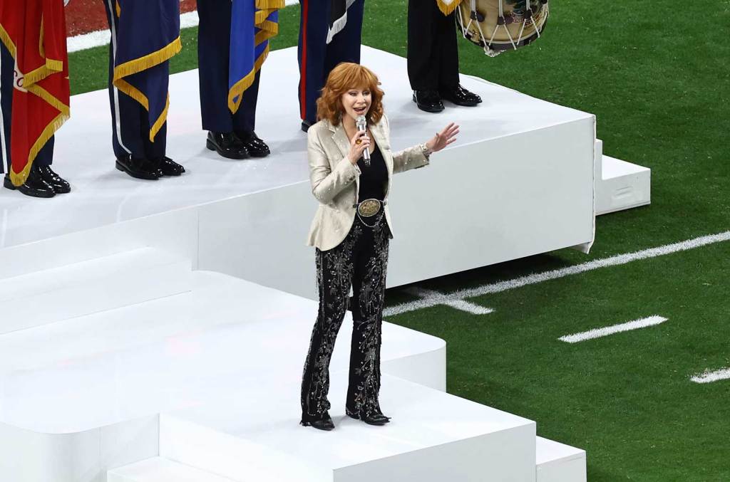 reba-mcentire-delivers-a-heartfelt-take-on-‘the-star-spangled-banner’-at-the-2024-super-bowl: watch