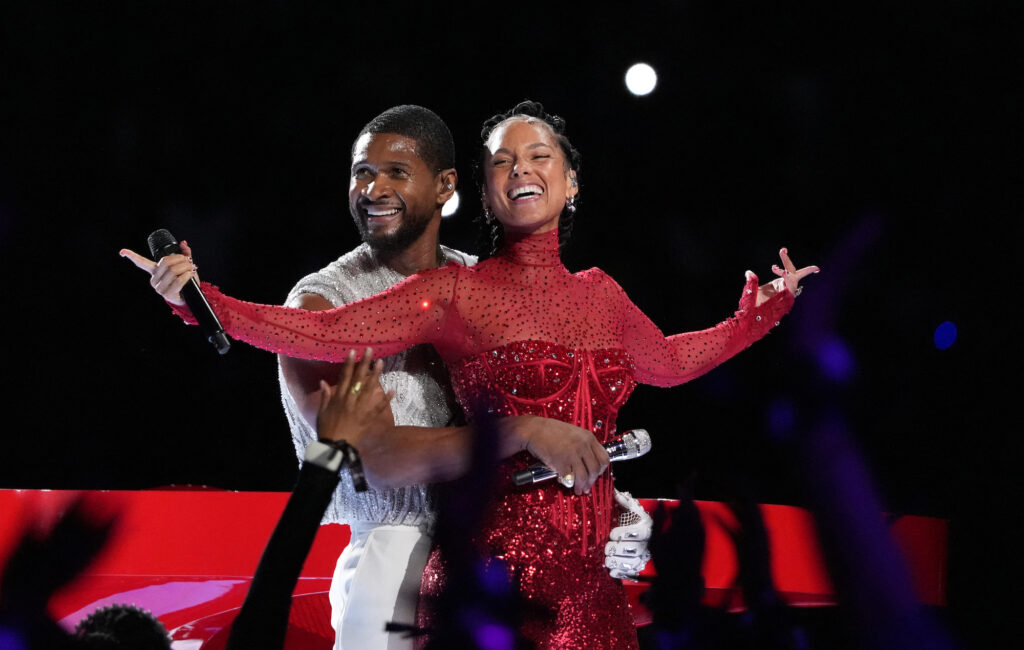 usher-brings-out-alicia-keys-during-throwback-super-bowl-halftime-show-performance