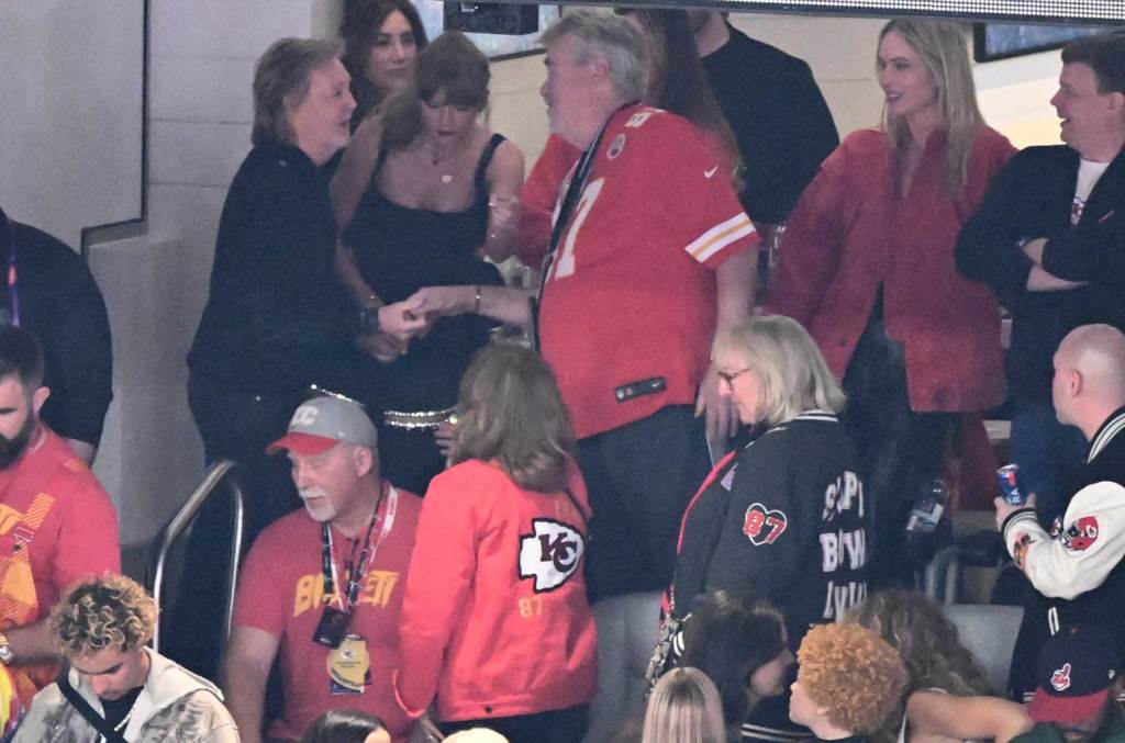 taylor-swift-reunites-with-sir-paul-mccartney-at-2024-super bowl