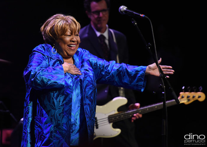 mavis-staples’-85th-birthday-celebration-to-feature-black-pumas,-grace-potter,-jeff-tweedy-and-more