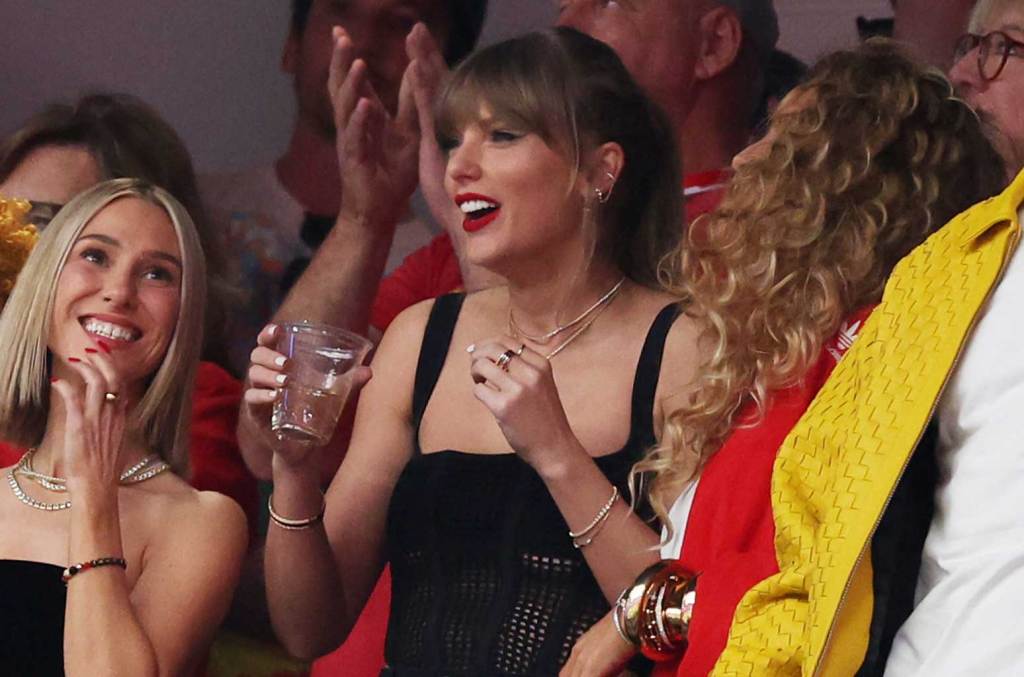 watch-taylor-swift-chug-her-drink-like-a-pro-at-the-2024-super bowl