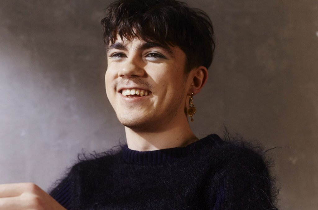 declan-mckenna-and-noah-kahan-vie-for-uk-no.-1 album