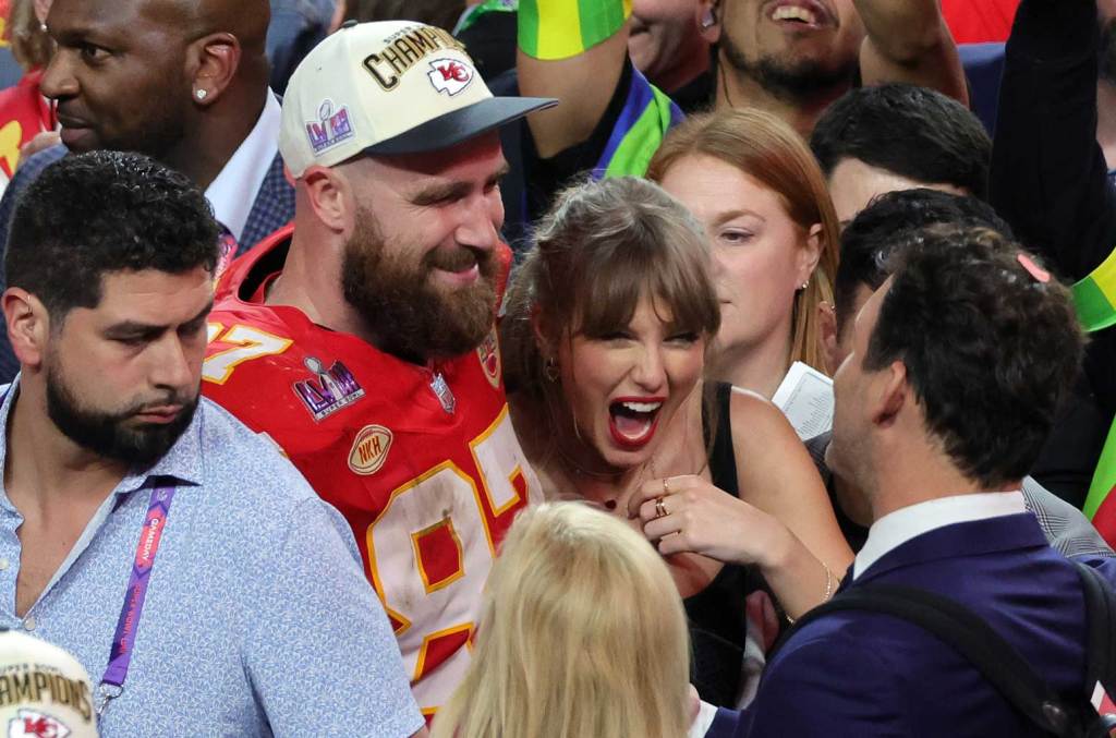 taylor-swift-accidentally-partied-with-her-parents-after-chiefs’-super-bowl-win,-and-she-liked it