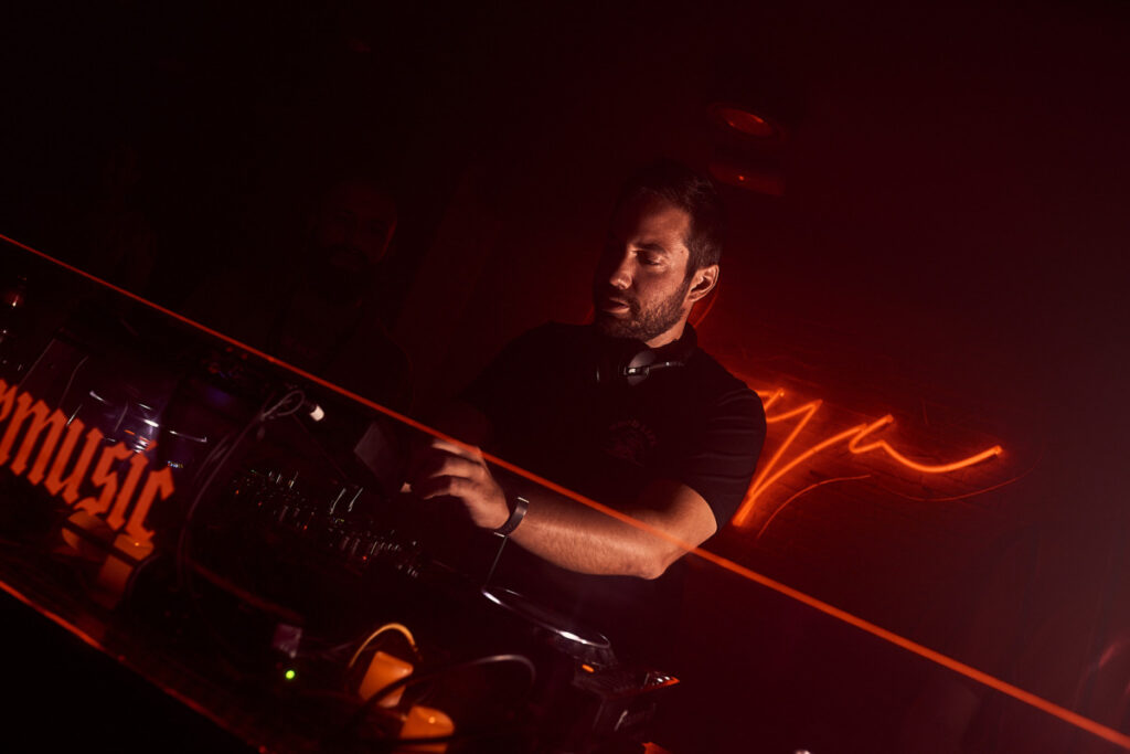 james-de-torres-joins-forces-with-nihil-young-for-melodic-techno-gem,-“sentido” 