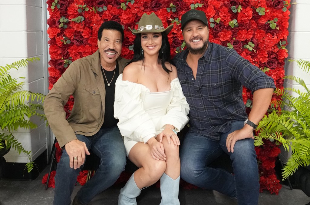 photos:-luke-bryan-shows-off-his-georgia-hometown-for-fellow-‘american-idol’ judges