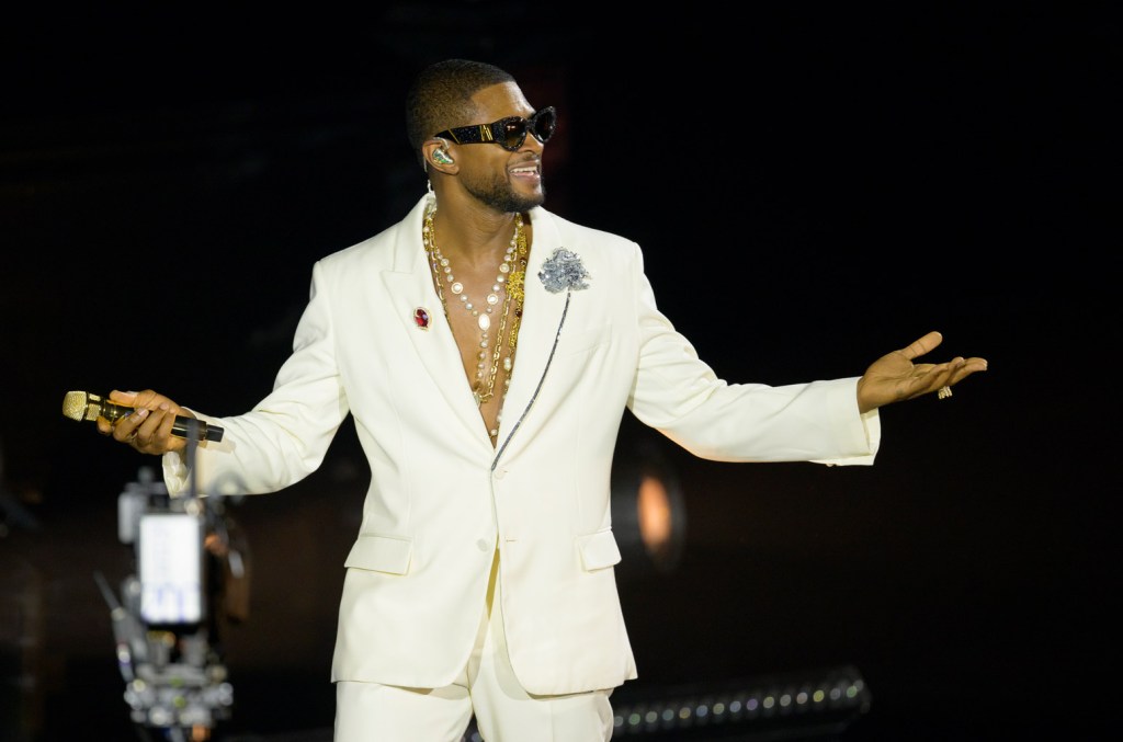 usher-shares-photos-from-las-vegas-wedding:-‘one-of-them ones’