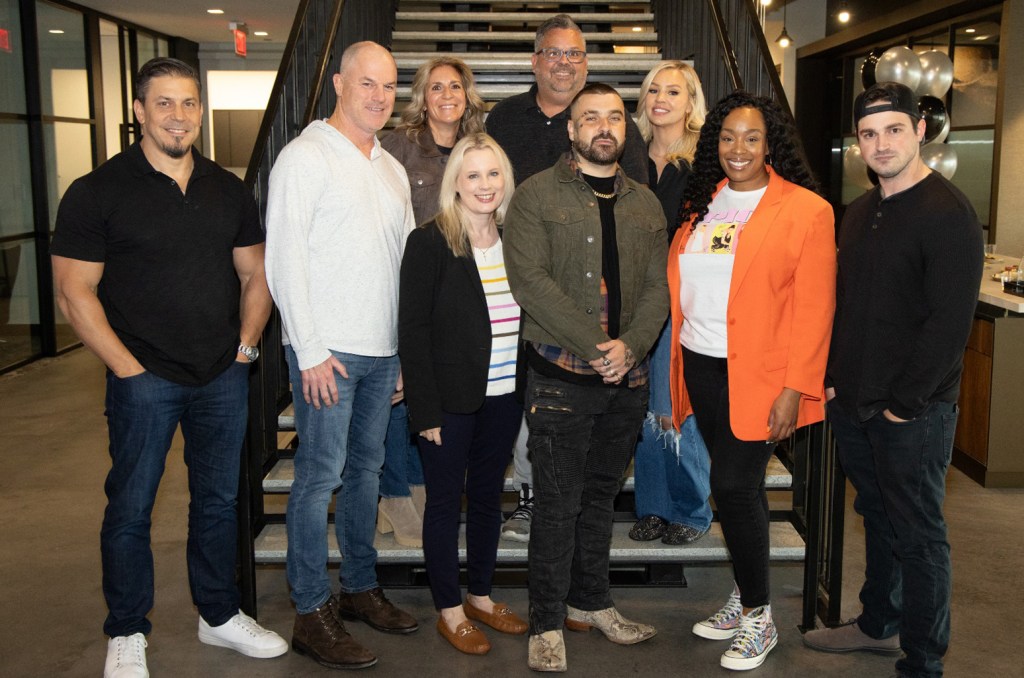 umg-nashville-launches-silver-wings-records,-signs hueston