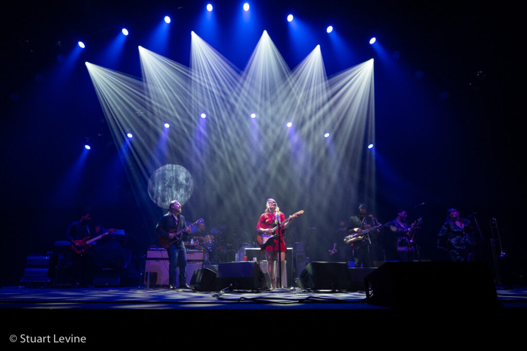 tedeschi-trucks-band-pull-out-first-time-bruce-springsteen-covers-in-new-jersey