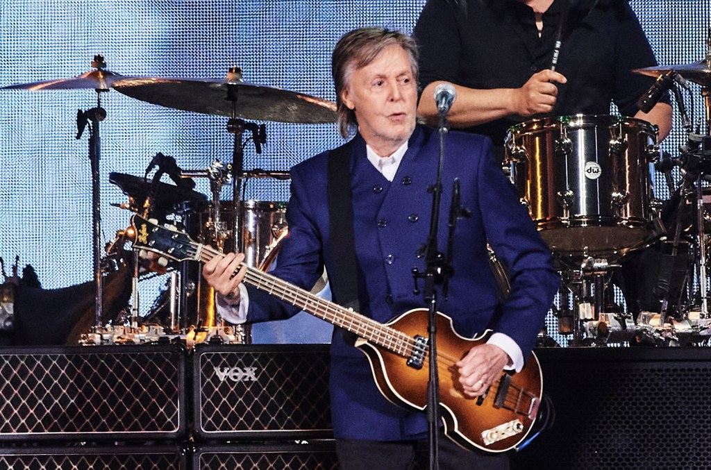 paul-mccartney-reunited-with-his-stolen-bass-guitar-50-years later