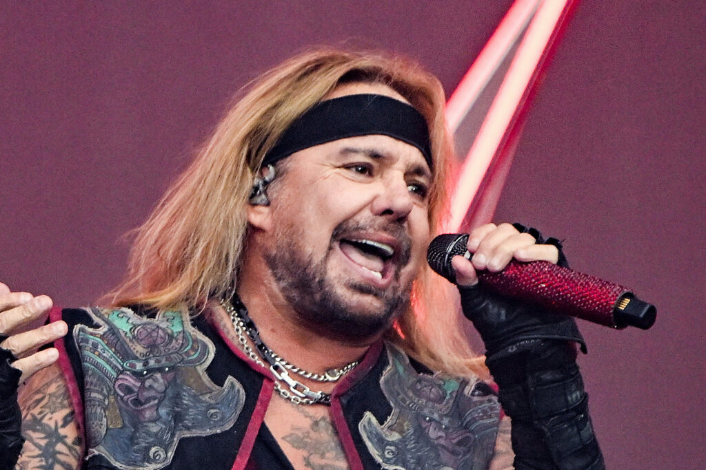 the-heavy-motley-crue-song-vince-neil-wants-back-in-the-set