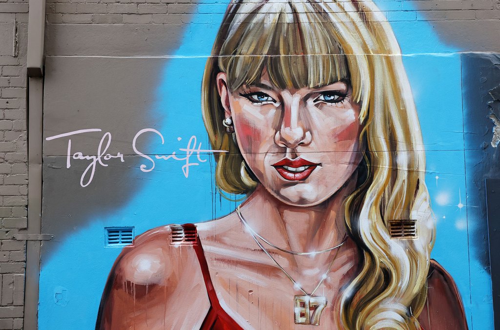 taylor-swift-mural-pops-up-in-sydney-ahead-of-eras-tour-shows-—-but-not-everyone’s-a fan