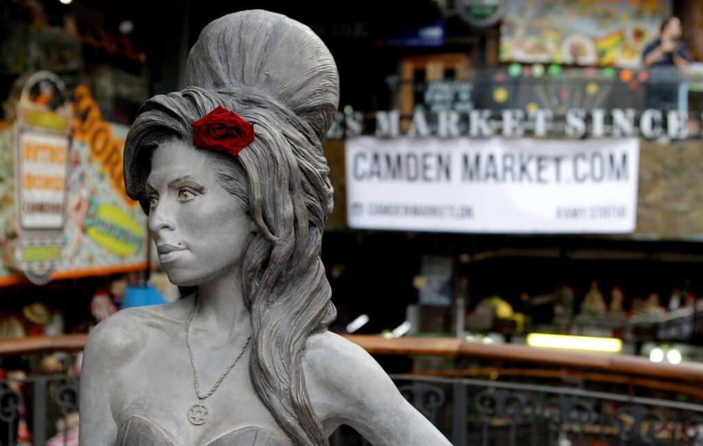 star-of-david-necklace-on-amy-winehouse-statue-in-camden-covered-by-palestine-sticker