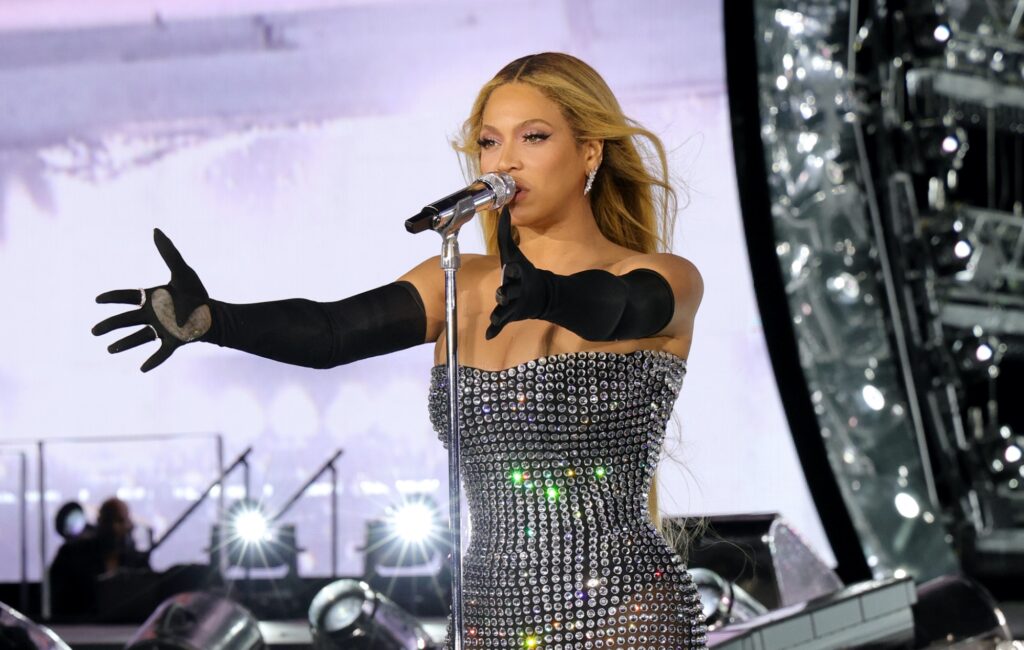 beyonce-becomes-first-black-woman-to-hit-number-one-on-us-country-chart