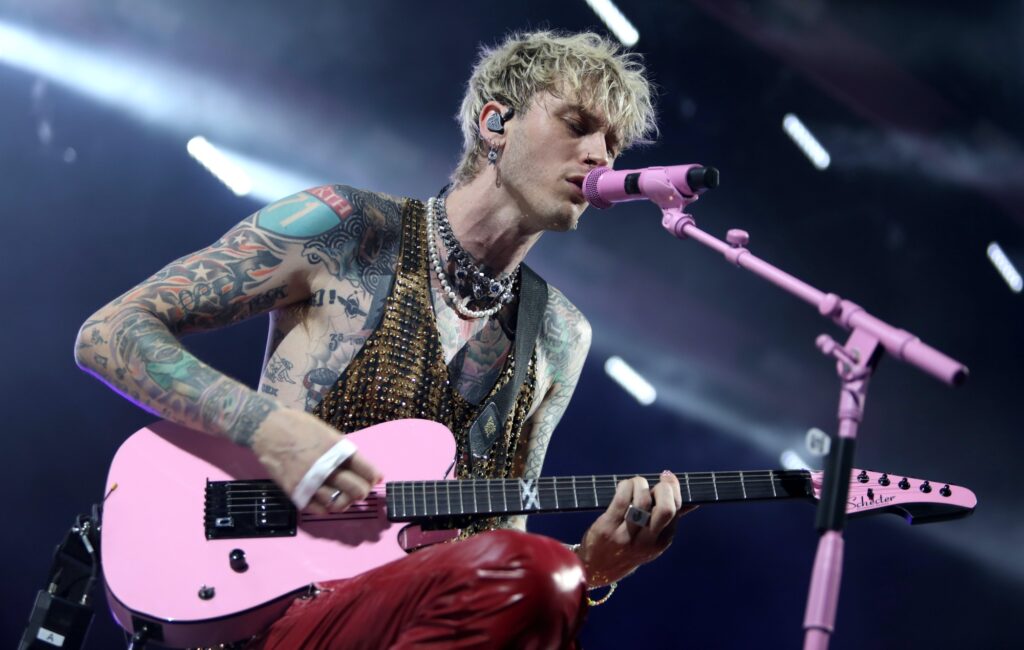 machine-gun-kelly-says-bold-new-blackout-tattoo-was-for-“spiritual-purposes”