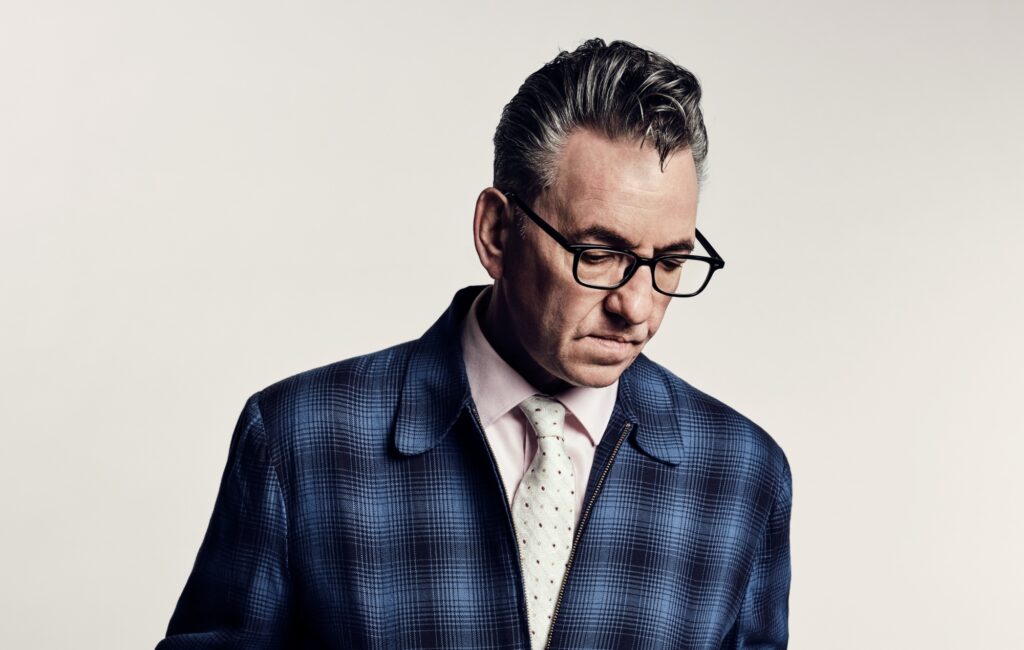 richard-hawley-announces-new-album-‘in-this-city-they-call-you-love’,-shares-cinematic-single-‘two-for-his-heels’