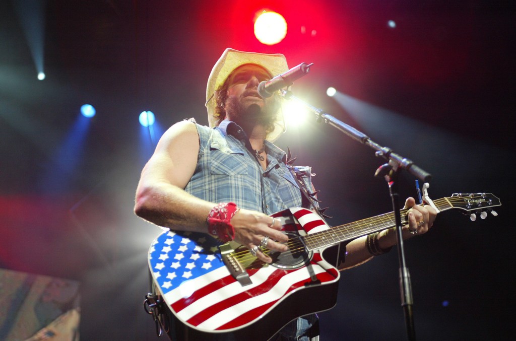 chart-rewind:-in-2004,-toby-keith-paid-tribute-to-the-‘american soldier’