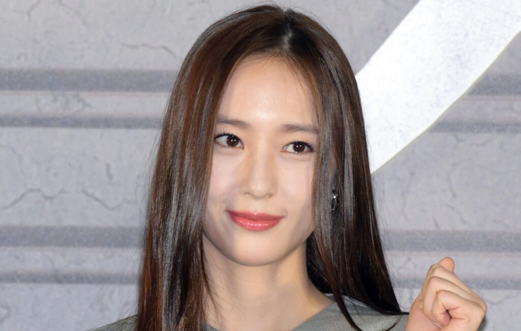 f(x)’s-krystal-jung-signs-with-new-agency,-signals-return-to-music