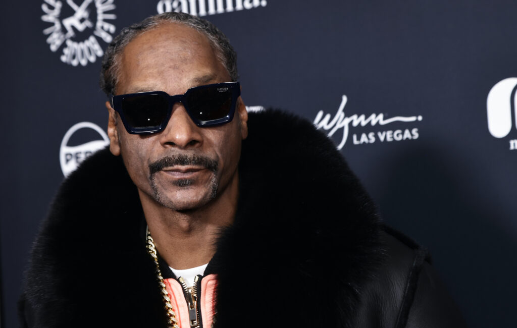 snoop-dogg-pays-tribute-after-younger-brother-dies,-aged-44:-“until-we-meet-again”