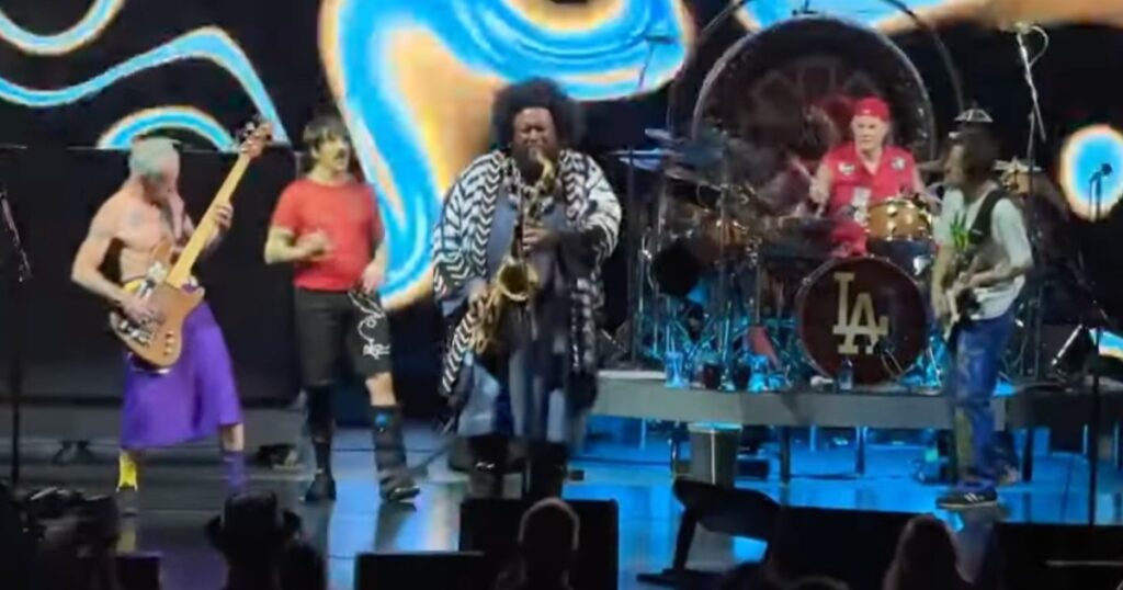 watch:-kamasi-washington-joins-red-hot-chili-peppers-on-“aquatic-dance-mouth”