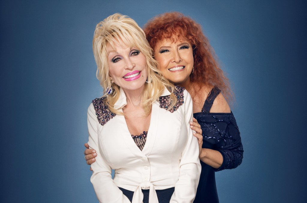 dolly-parton-brings-‘tenderness’-to-‘midnight-blue’-duet-with-melissa-manchester:-video premiere