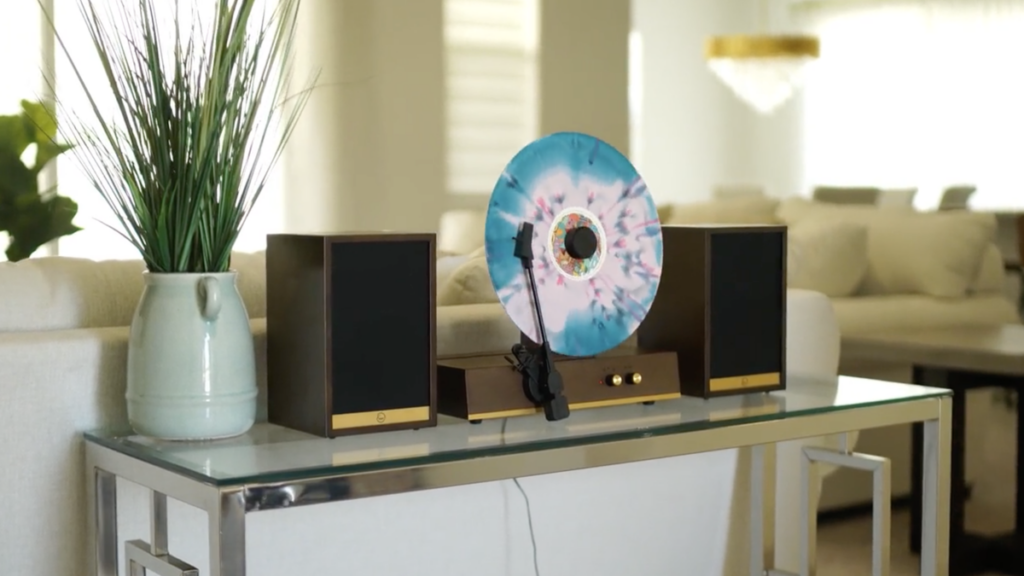 vertical-vinyl-player-surpasses-$500,000+-funding-on-kickstarter