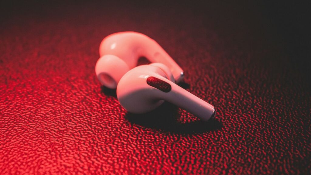 do-you-have-airpods-pro-with-a-crackling-issue?-there’s-a-lawsuit-for-that