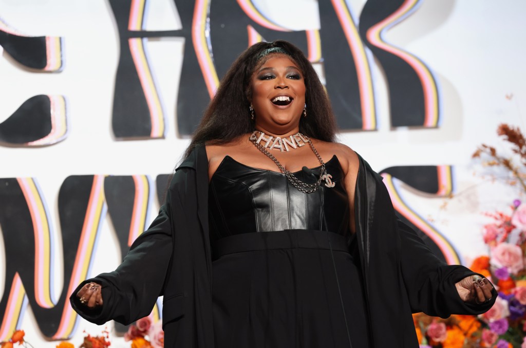 lizzo-joins-bluesky-&-explains-her-reasoning:-‘i-hate-the internet’