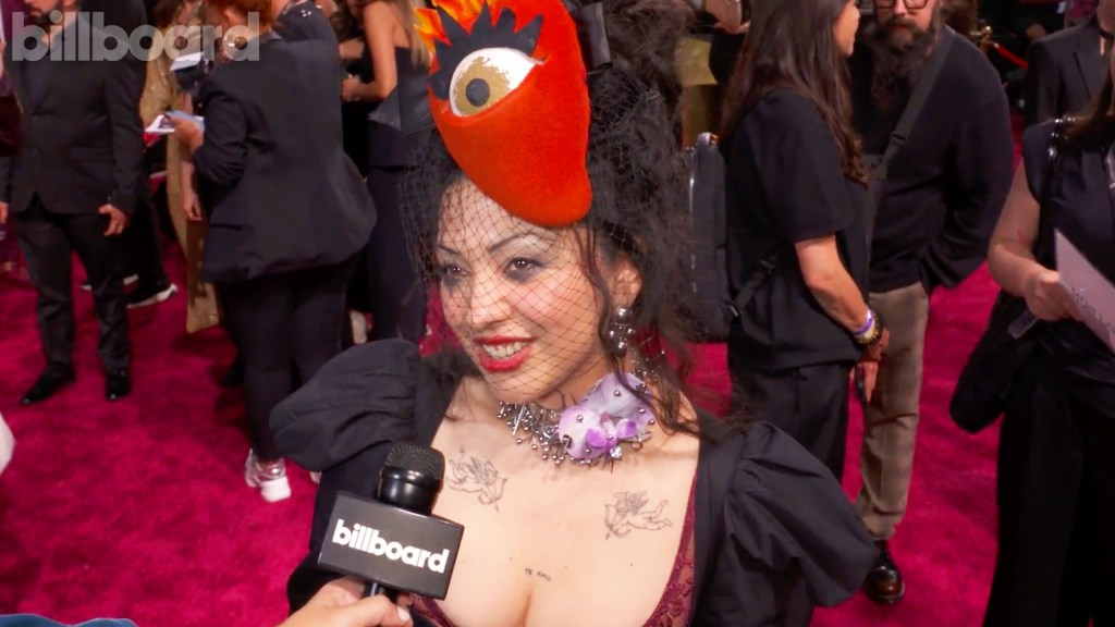 mon-laferte-explains-what-she’s-wearing-&-talks-winning-latin-grammy-for-best-alternative-music-album-|-latin-grammys 2024