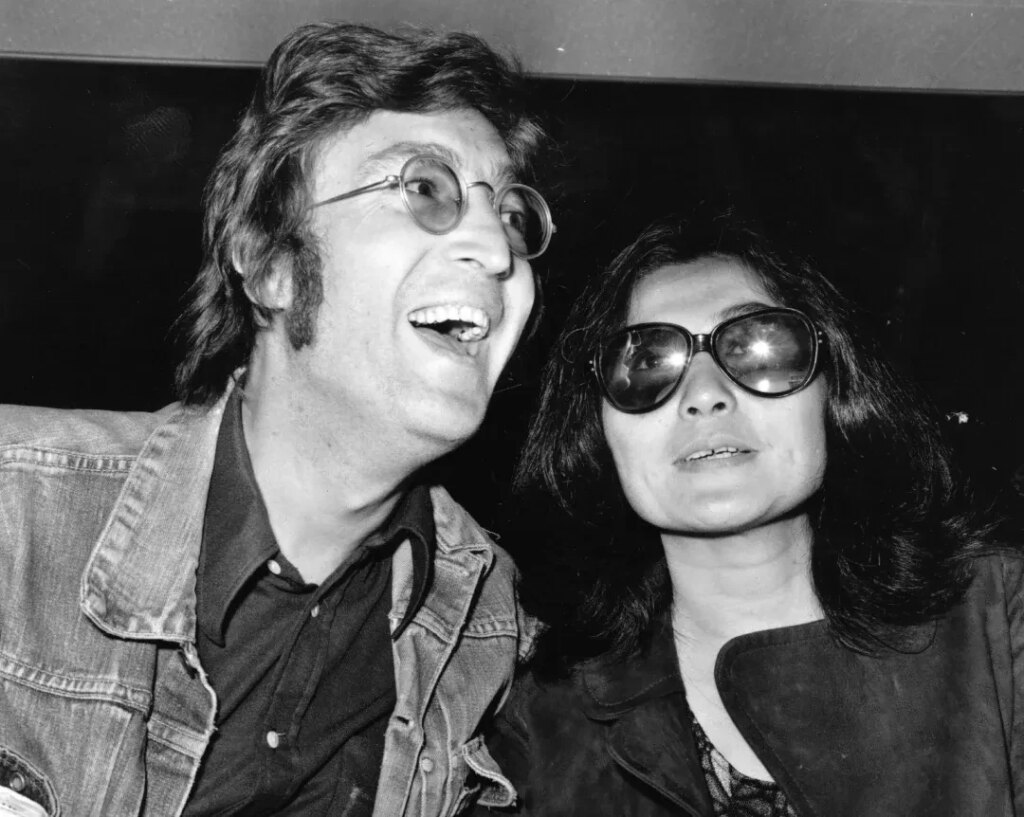 court-rules-john-lennon’s-gifted-watch-belongs-to-yoko-ono