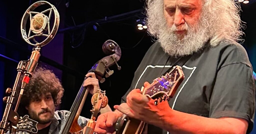 dawg’s-back:-david-grisman-makes-rare-live-appearance-at-seattle’s-tractor-tavern-with-sam-grisman-project