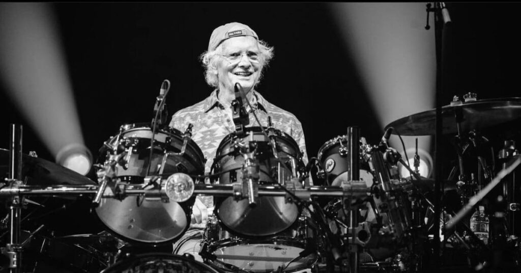 watch:-bill-kreutzmann-taps-kanika-moore-to-join-grateful-mahalo-kauai-concerts