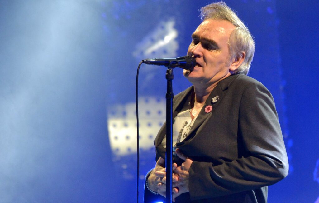 morrissey-says-war-on-“free-speech”-is-stopping-him-releasing-music:-“you-cannot-speak-freely-in-england,-you’ll-be-sent-to-prison” 