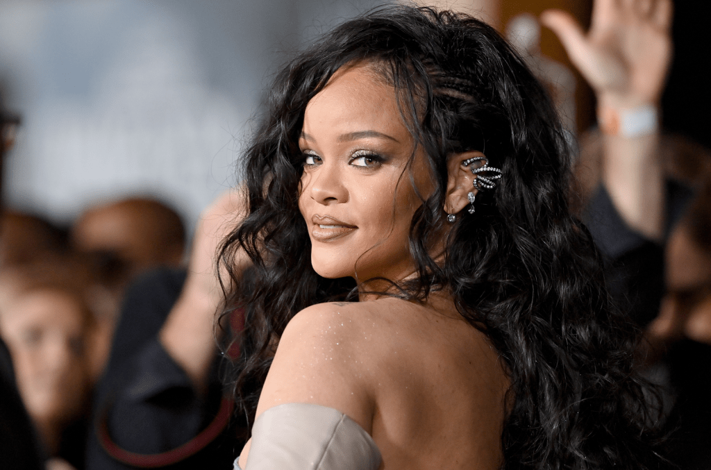 rihanna-shares-how-to-sparkle-this-holiday-season-with-fenty-skin-&-fenty-beauty:-shop-her-essential-glow combo