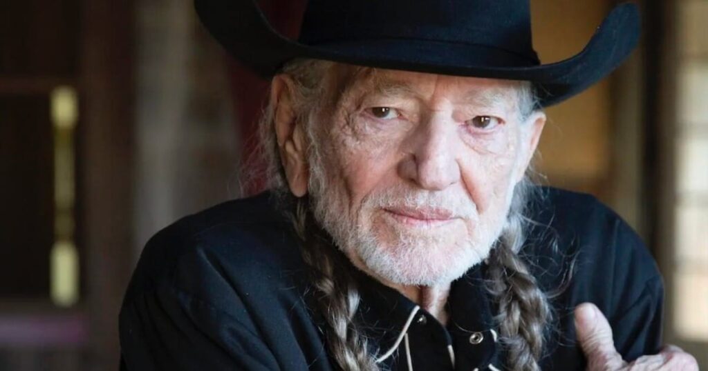 willie-nelson-looks-ahead-to-2025,-announces-new-tour-dates