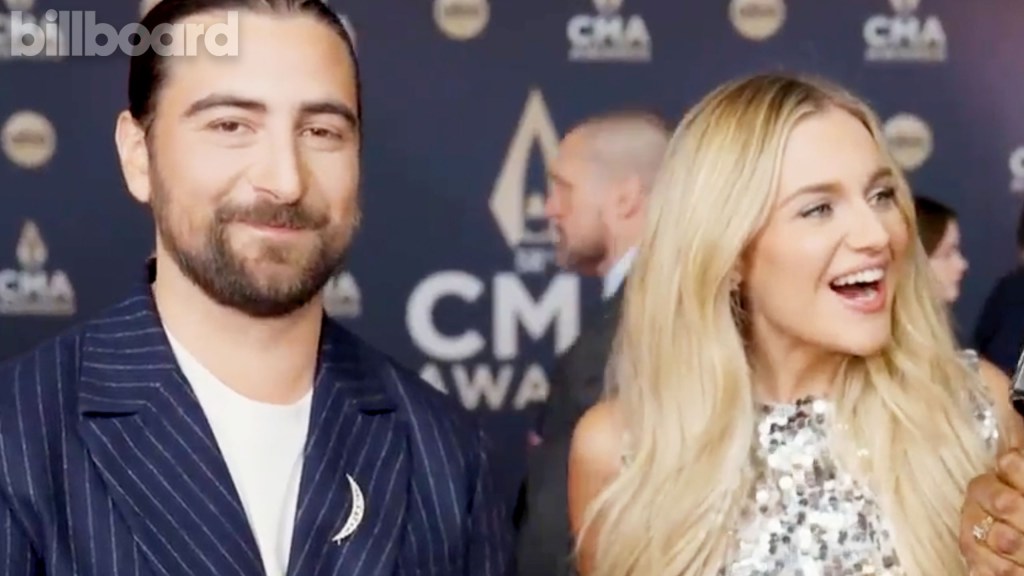 noah-kahan-&-kelsea-ballerini-talk-“cowboys-cry-too,”-how-they-met-&-more-|-cma-awards 2024