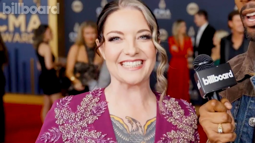 ashley-mcbryde-on-honoring-kris-kristofferson,-says-there-“ain’t-enough-cowboy-songs”-|-cma-awards 2024